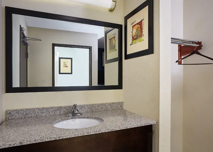 Express Pekin - Peoria Area By Ihg Pekin Heights