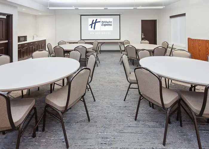 Express Pekin - Peoria Area By Ihg Hotel 2*