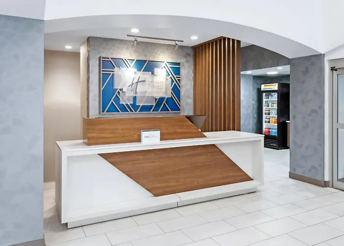 Express Pekin - Peoria Area By Ihg Hotel 2*