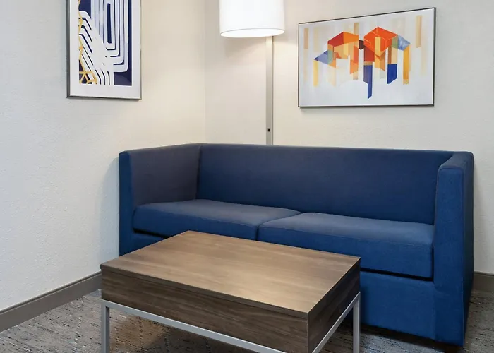 Express Pekin - Peoria Area By Ihg Hotel