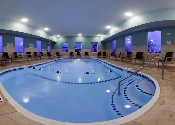Отель Express Pekin - Peoria Area By Ihg 2*
