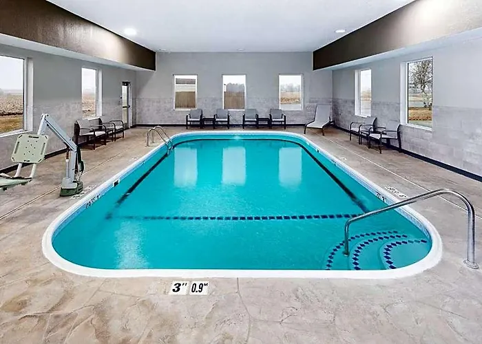 Hotel Express Pekin - Peoria Area By Ihg 2*