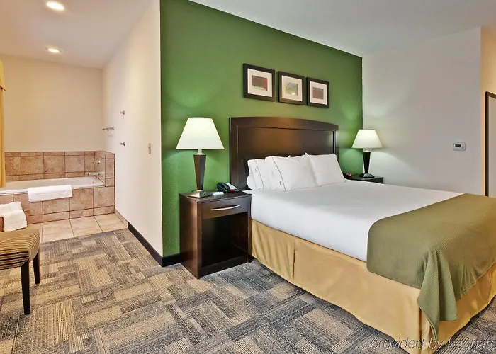 Express Pekin - Peoria Area By Ihg Hotel