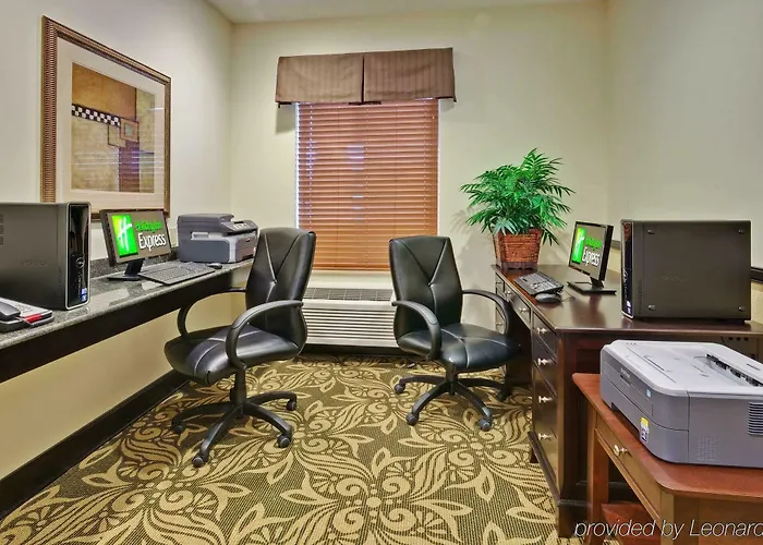 Express Pekin - Peoria Area By Ihg Hotel 2*